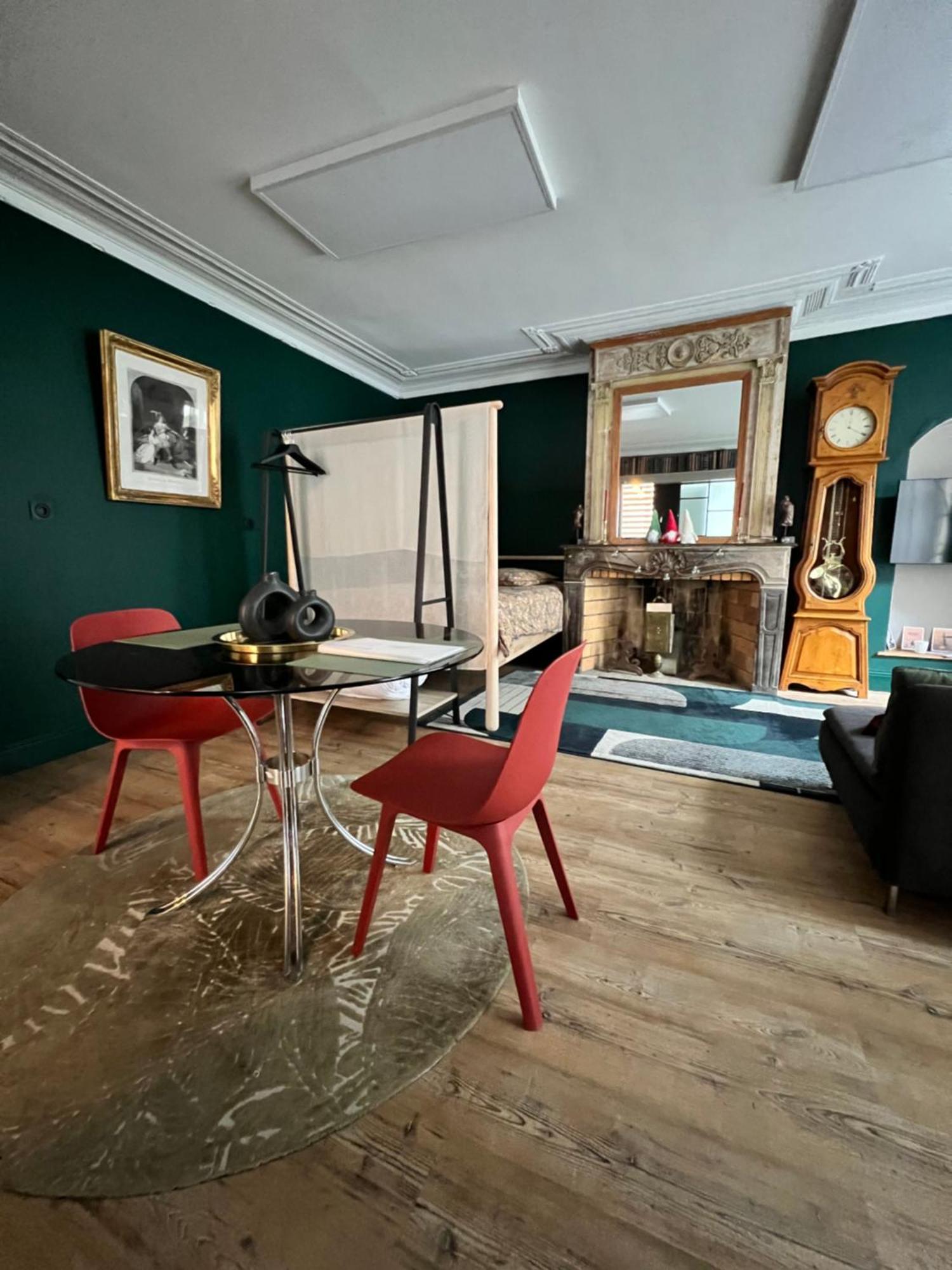 Maison 1747 - Gites De Standing En Vieille-Ville Avec Cour 볼로뉴쉬르메르 외부 사진